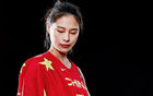 王思雨轰 21 分独木难支年轻球员集体拉胯，女篮赢球却无半点可喜